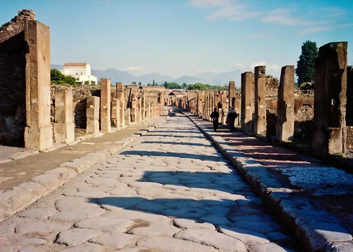 Scavi E Chiesa - In Centro Affittacamere 3*